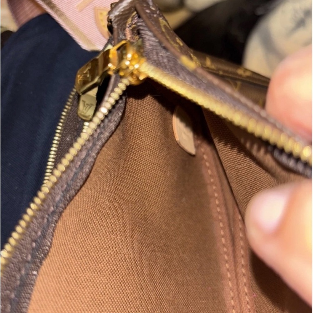Louis Vuitton Brown and Pink Crossbody Bag with Iconic Monogram - Picture 5 of 10